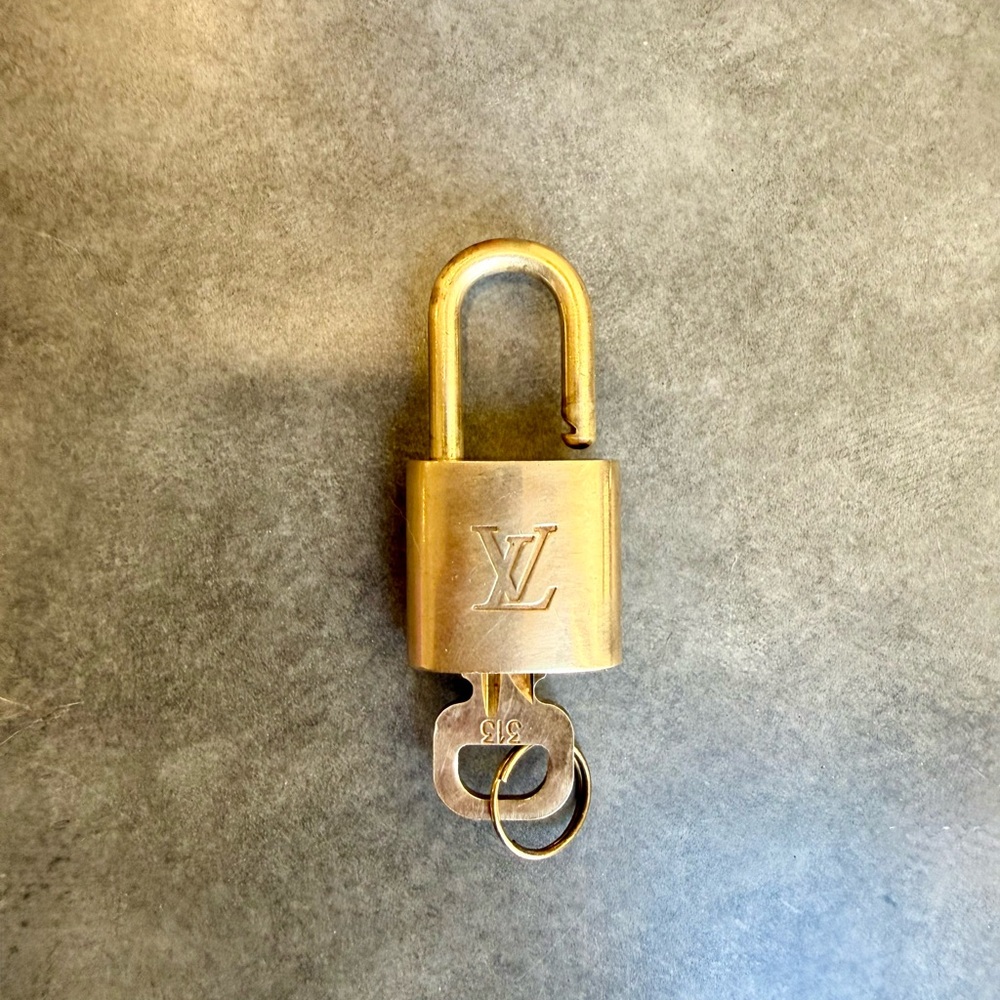 Louis Vuitton #313 Padlock & Key - Picture 5 of 5